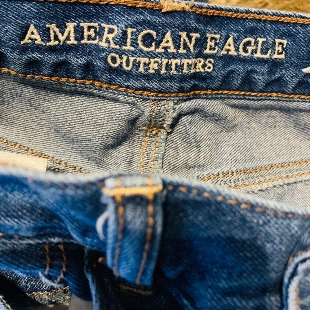 American Eagle Distressed Cropped Mom Jeans - Picture 6 of 7